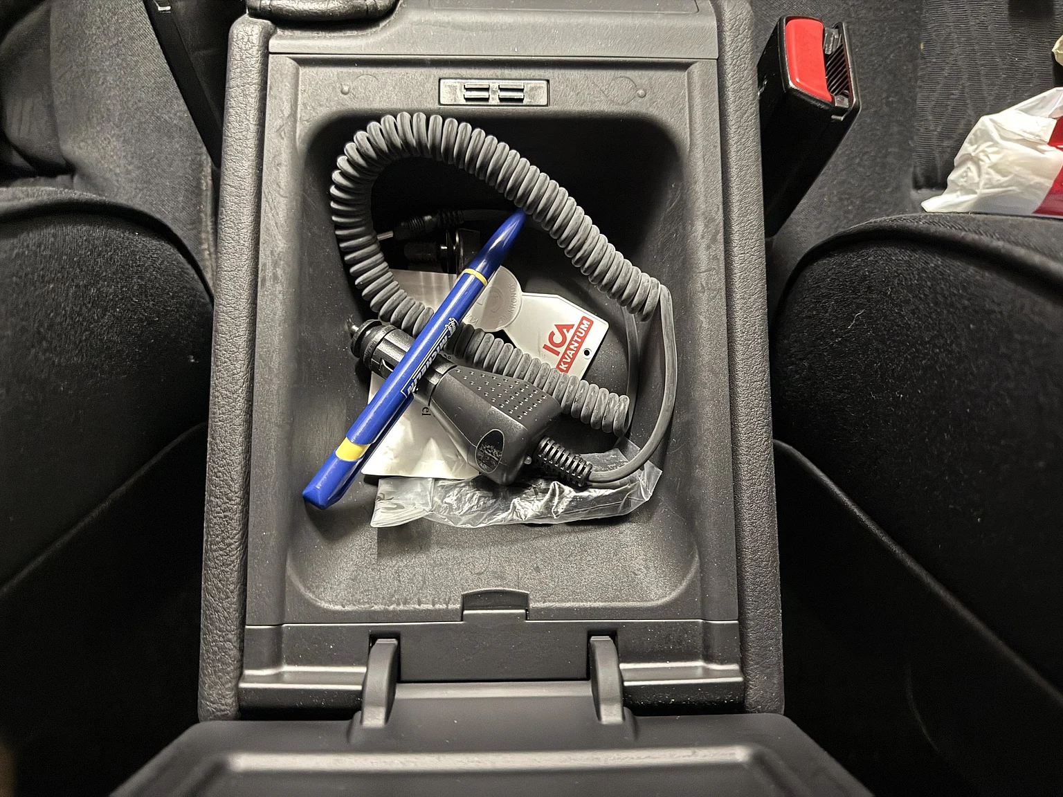 Interior image of 2002 BMW 520i (48)