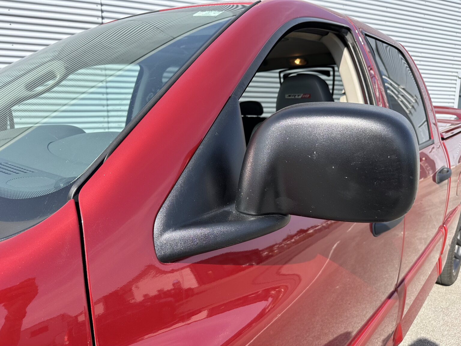 Exteriörbild på 2006 Dodge Ram SRT10