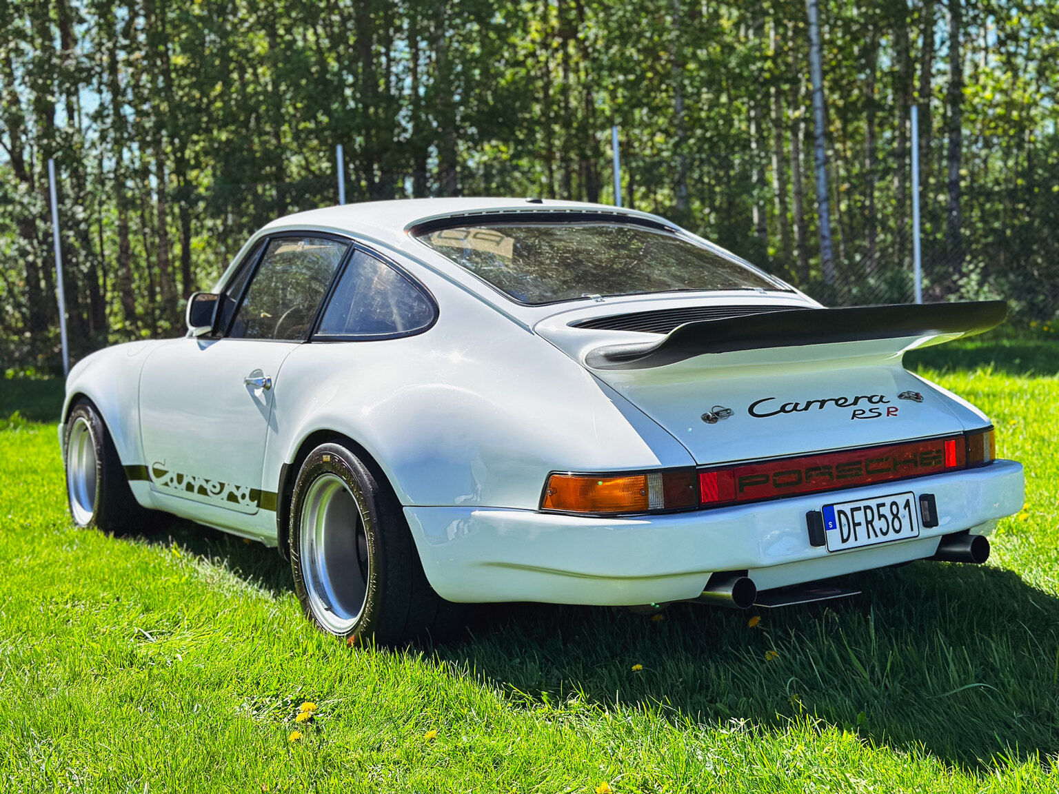 Exteriörbild på 1971 Porsche 911 RSR Tribute