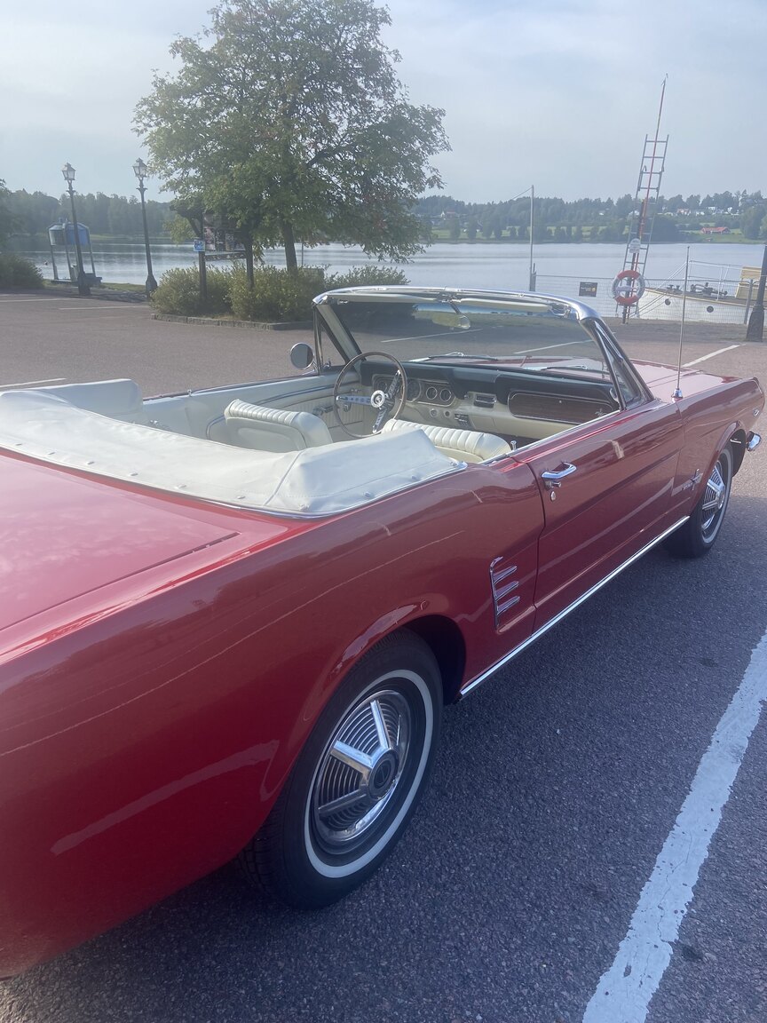 Exteriörbild på 1966 Ford Mustang Convertible