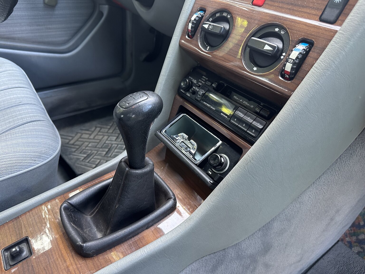 Interiörbild 1989 Mercedes-Benz 230E