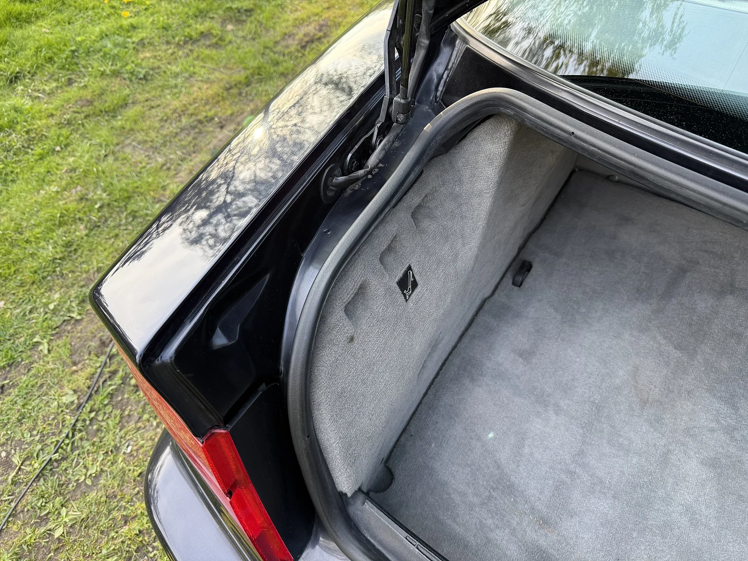 Interior image of 1994 BMW 840Ci (71)