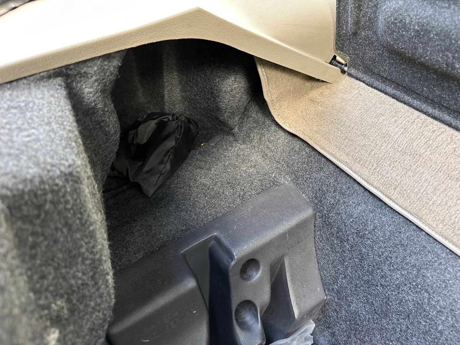 Interior image of 2000 Pontiac TransAm Firebird (39)