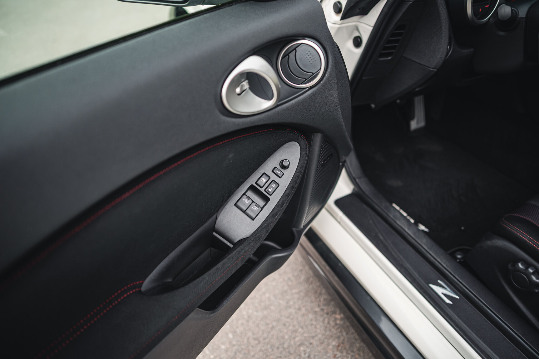 Interior image of 2014 Nissan 370Z Nismo