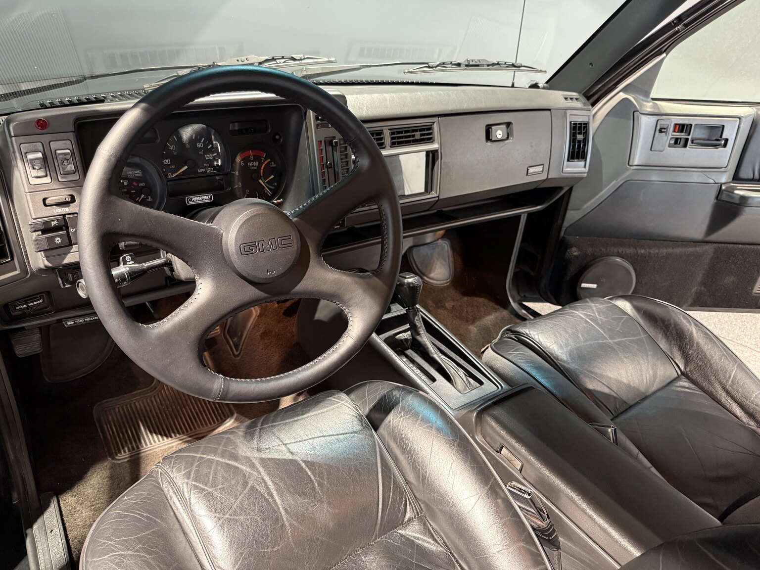 Interiörbild 1992 GMC Typhoon 