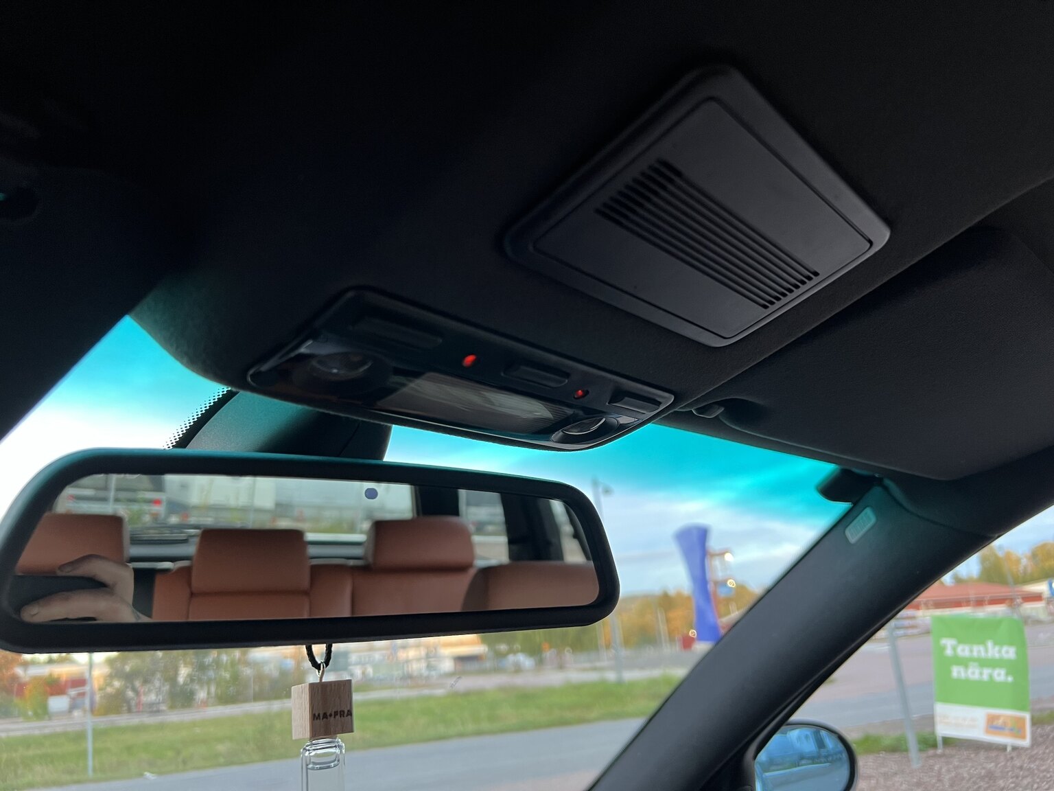 Interior image of 2003 BMW 540i Touring