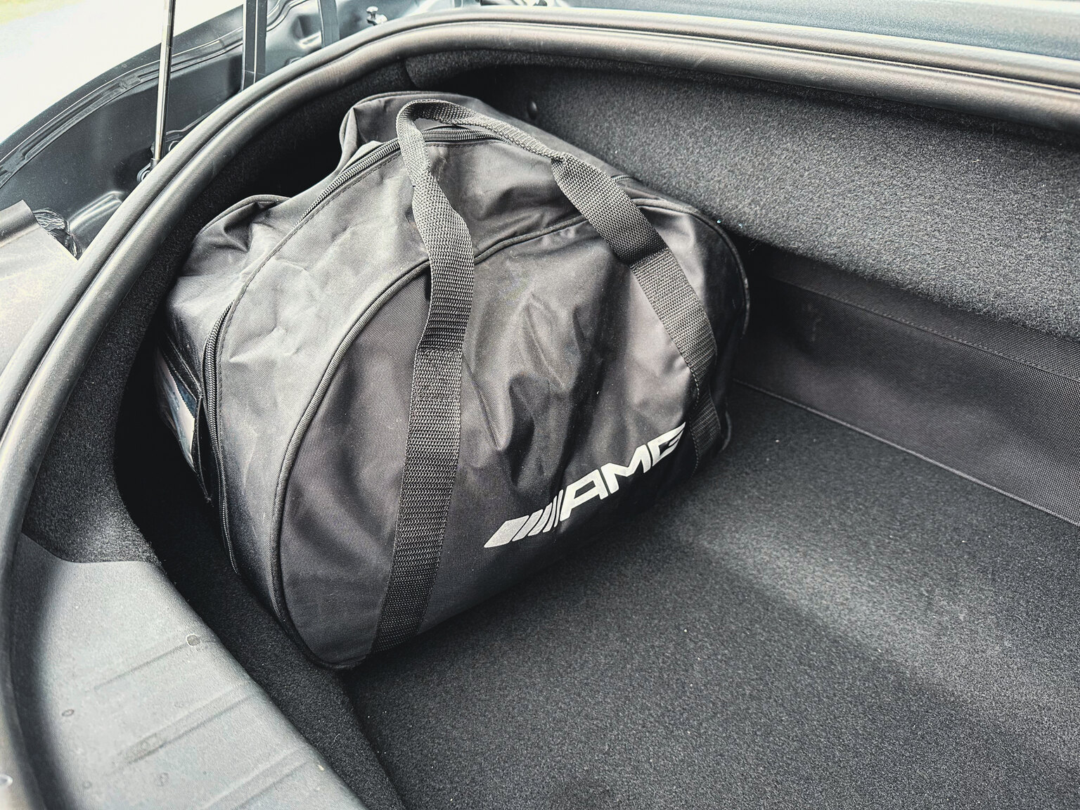 Innenraumfoto von 2018 Mercedes Benz AMG GT C