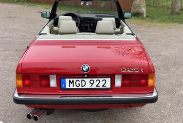 Exteriörbild på 1987 BMW 325i Convertible