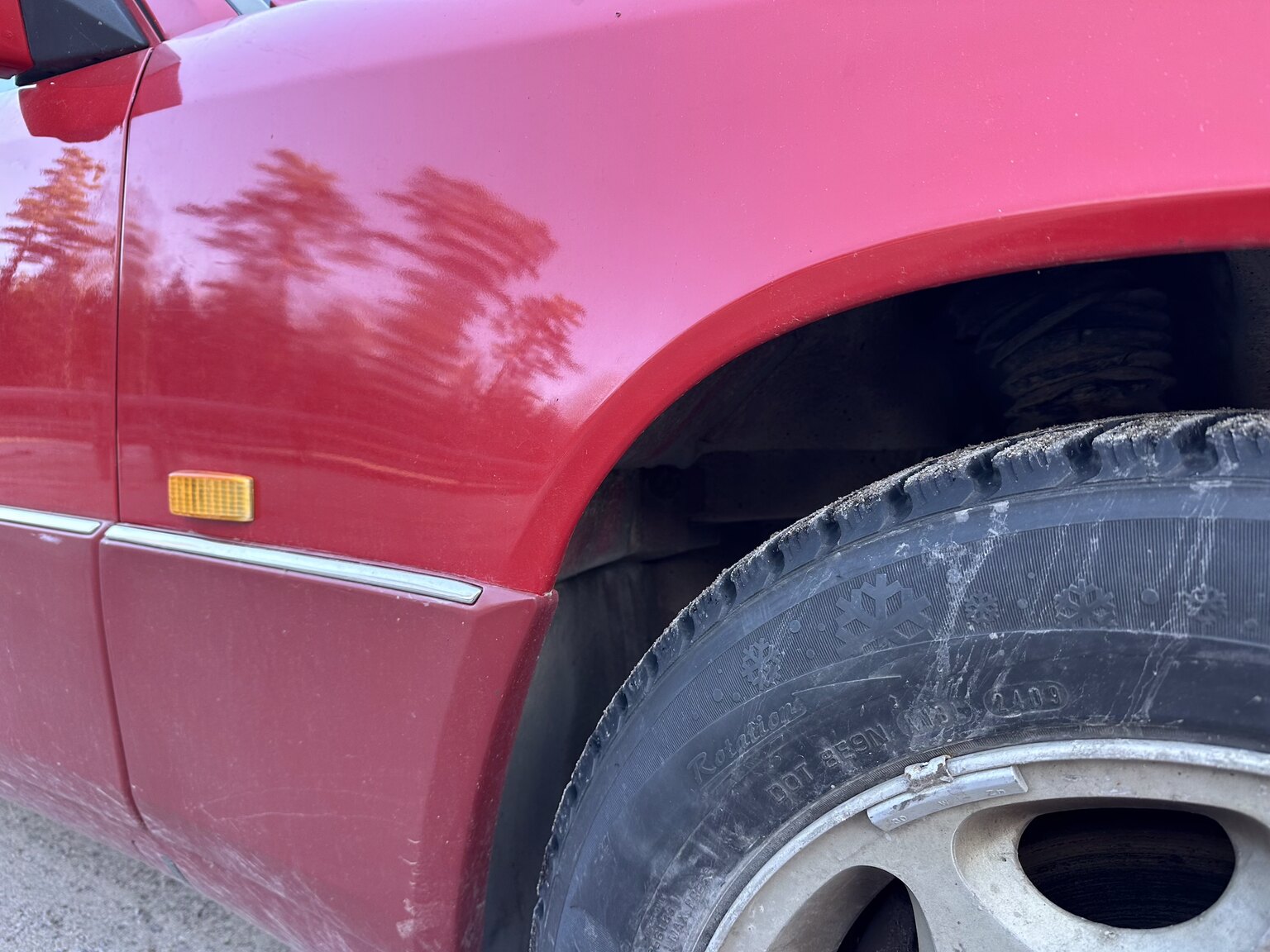Exteriörbild på 1990 Mercedes-Benz 200 E