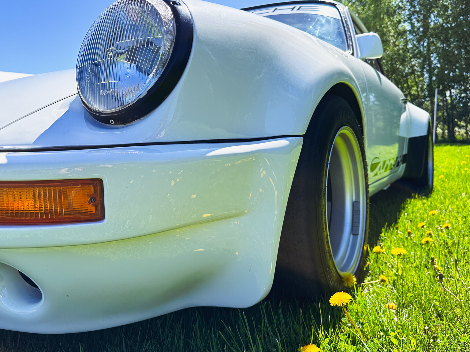 Exteriörbild på 1971 Porsche 911 RSR Tribute
