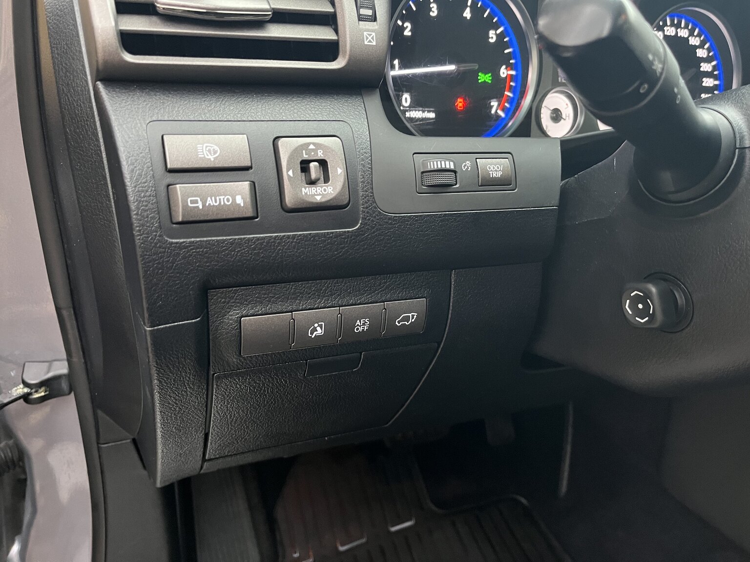 Innenraumfoto von 2011 Lexus LX570