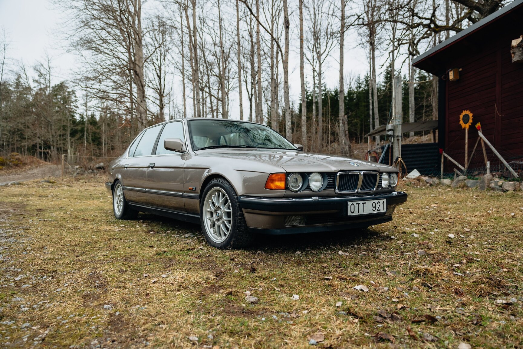 Exterior image of 1990 BMW 750iL (4)