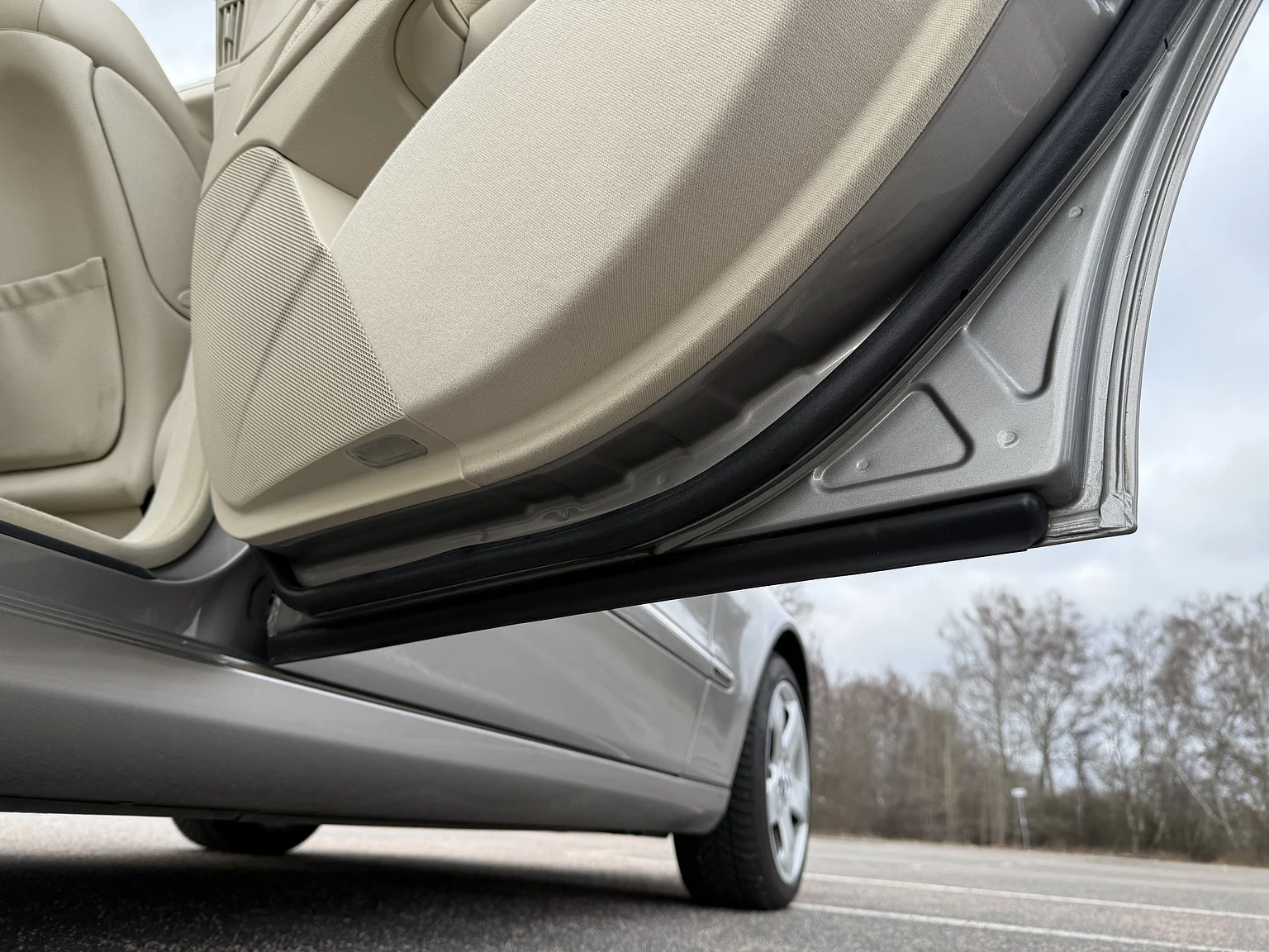 Innenraumfoto von 2004 Mercedes-Benz E 500 7G-Tronic (65)