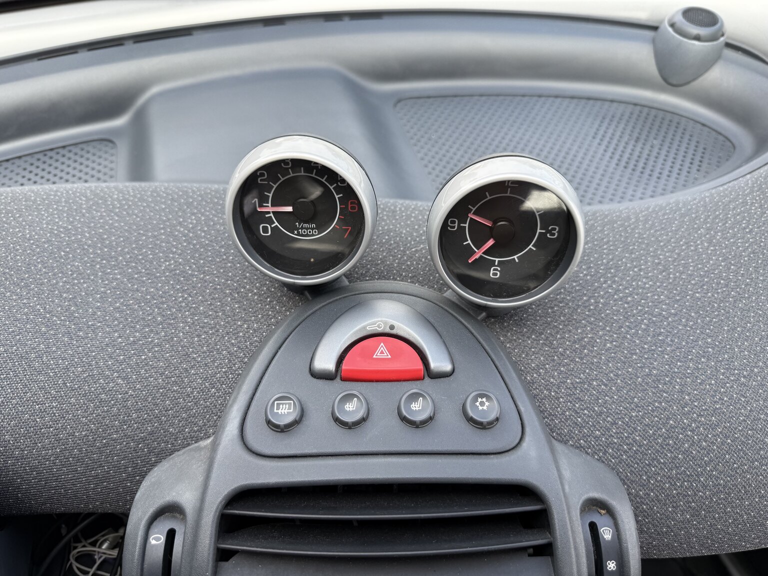 Interior image of 2005 Smart Fortwo 0.7