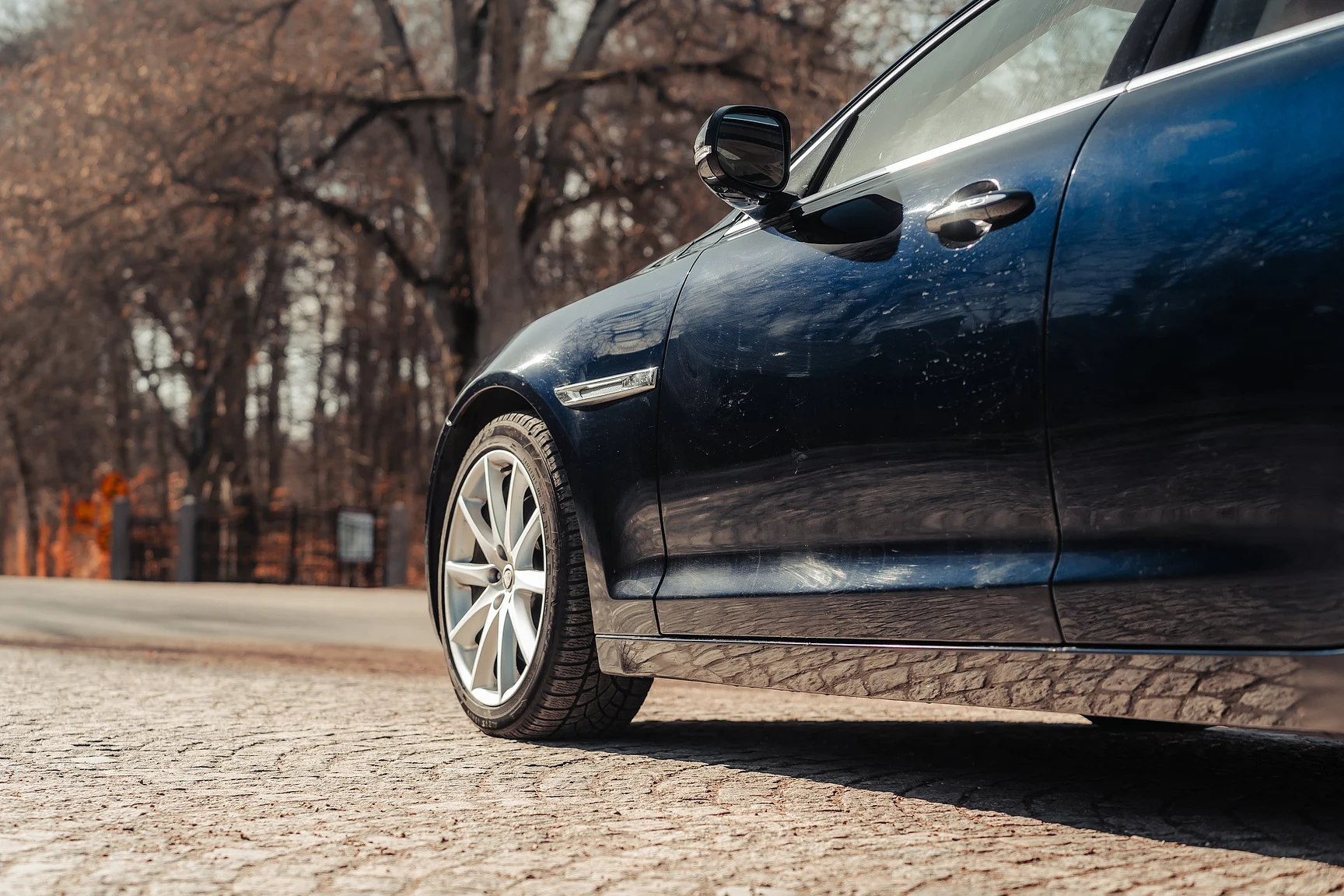 Exterior image of 2012 Jaguar XJ (70)