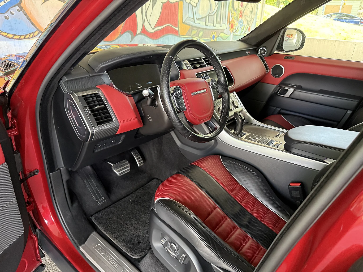 Interior image of 2017 Range Rover Sport SVR (2)