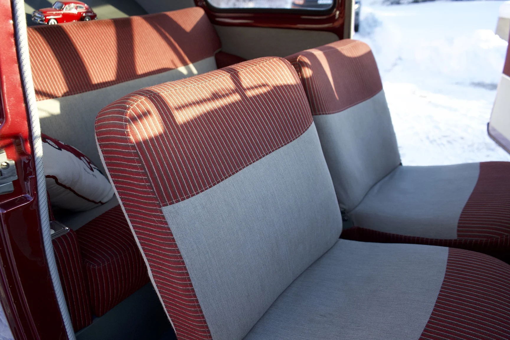 Interior image of 1953 Volvo PV444 DS (25)