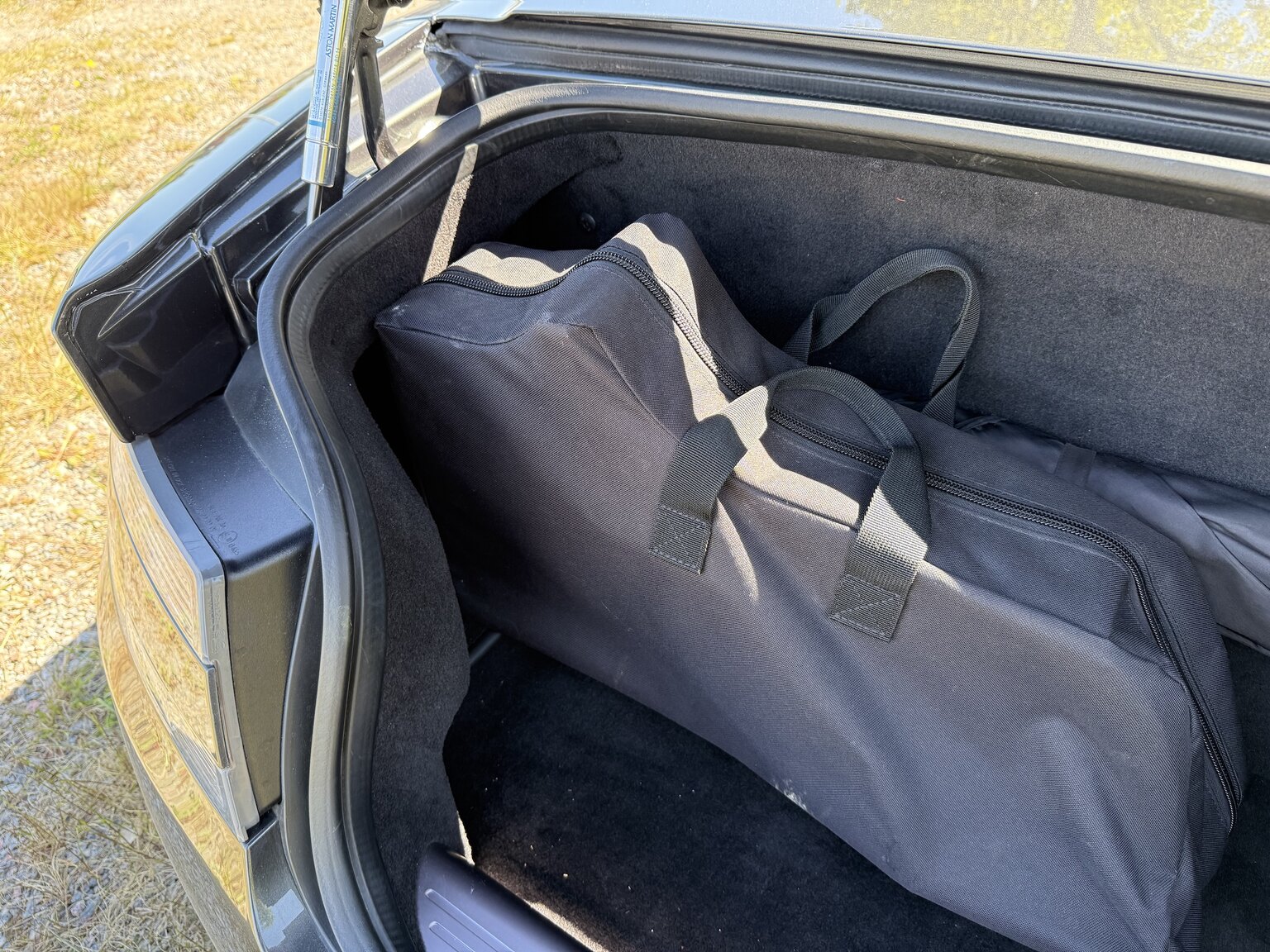 Interior image of 2015 Aston Martin DB9 Volante