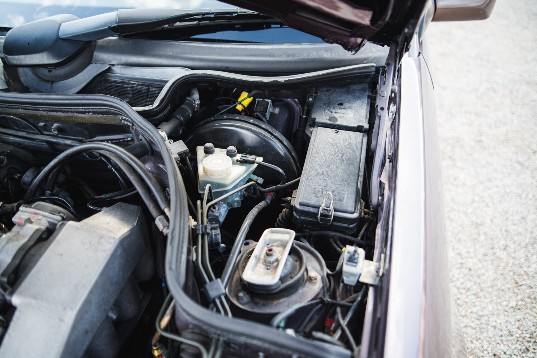 Image of 1993 Mercedes-Benz E 220 mechanics