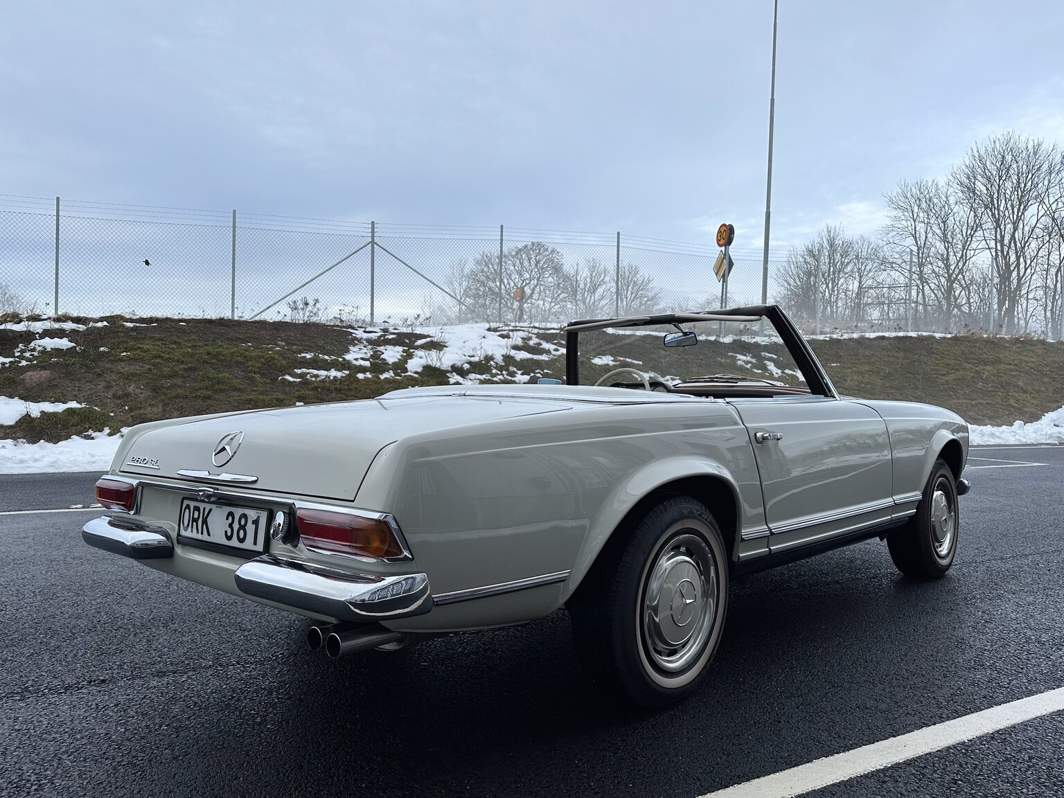 Aussenfoto 1968 Mercedes Benz SL 280 Pagoda