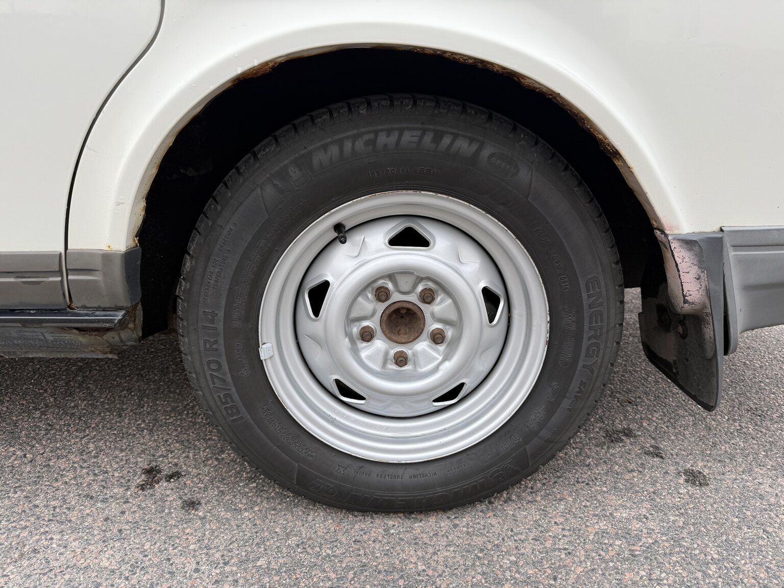 Exteriörbild på 1991 Volvo 240 GL Automat (20)