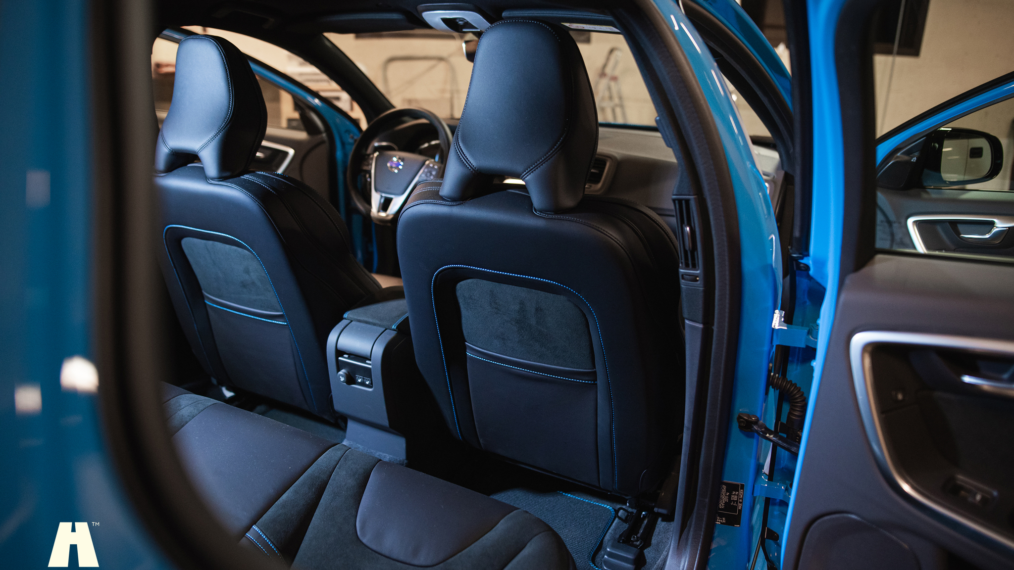 Innenraumfoto von 2017 Volvo V60 Polestar T6