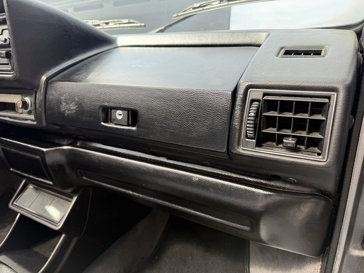 Interior image of 1987 VW Golf Cabriolet (32)