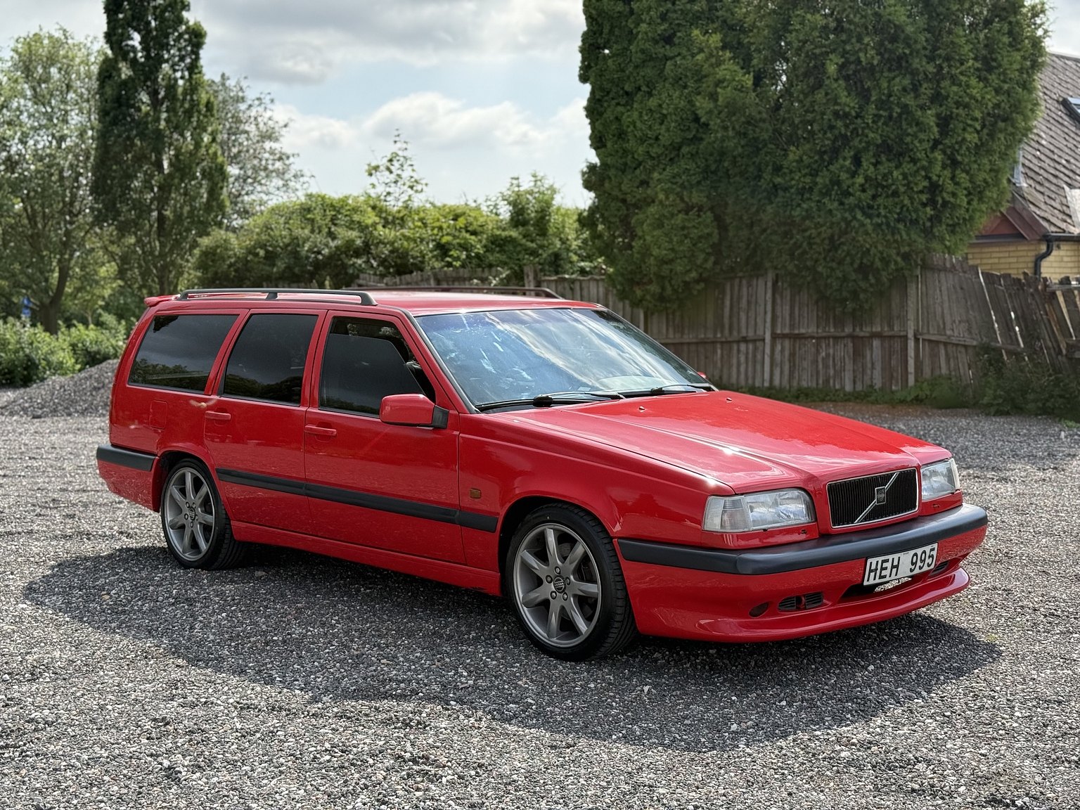 Exterior image of 1996 Volvo 850 R "T-Röd"