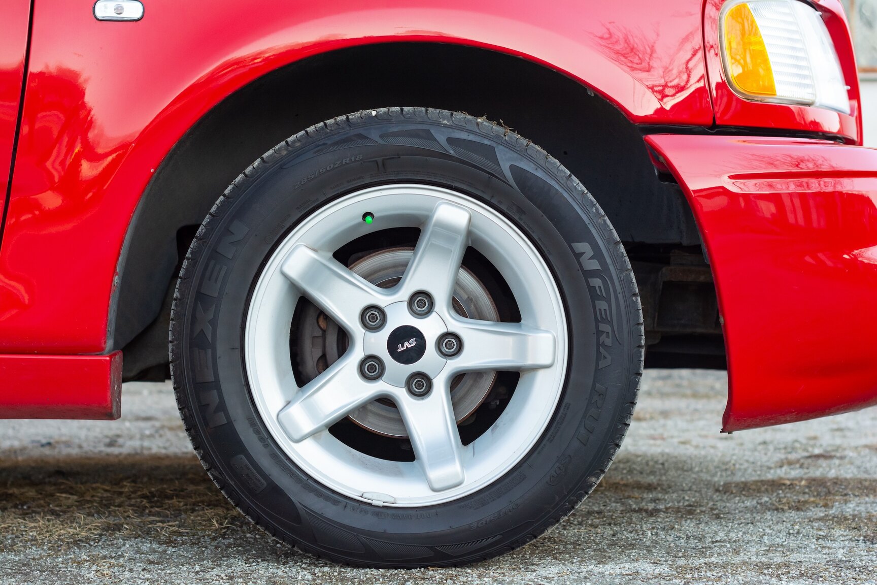 Exterior image of 2000 FORD F-150 SVT Lightning