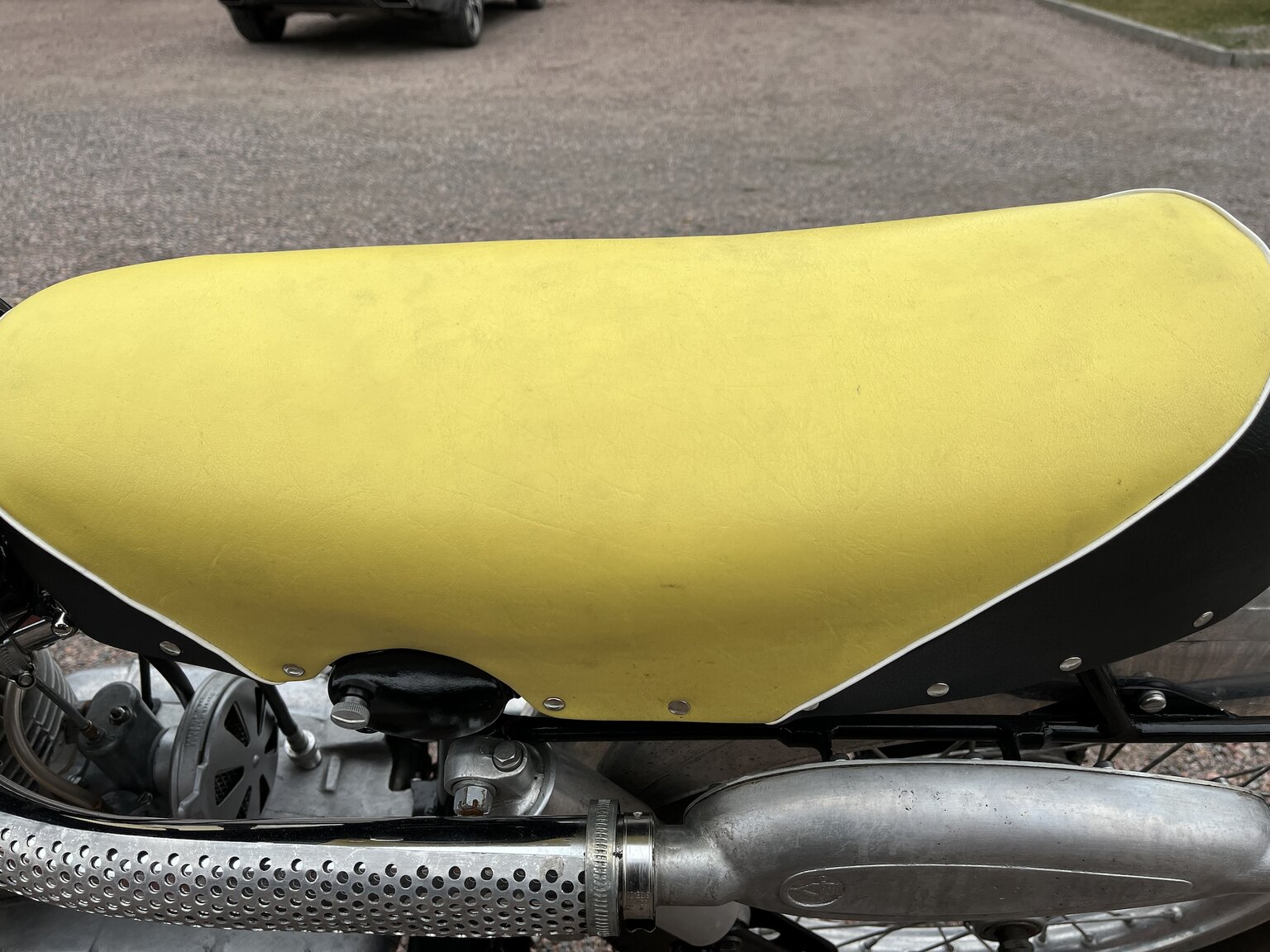 Exteriörbild på 1958 Husqvarna 283 "Guldpilen"