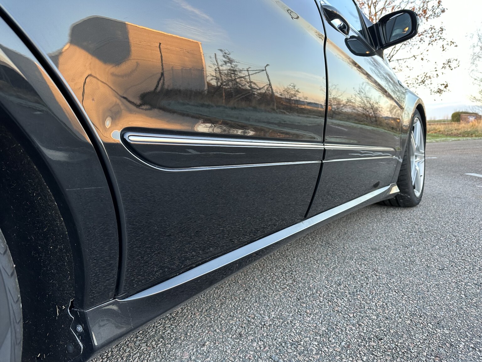 Exterior image of 2007 Mercedes-Benz R63 AMG