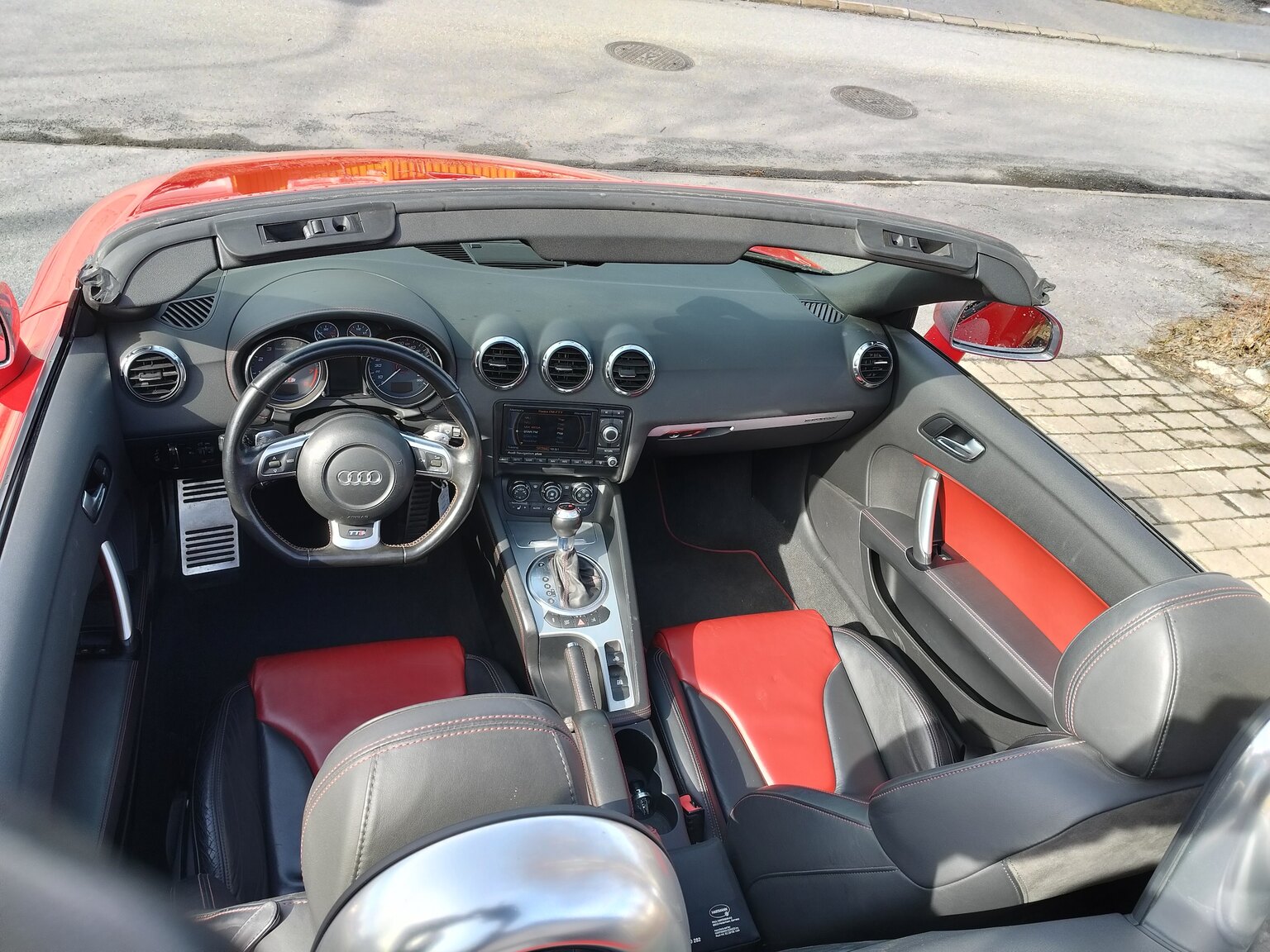 Interior image of 2009 Audi TTS Roadster