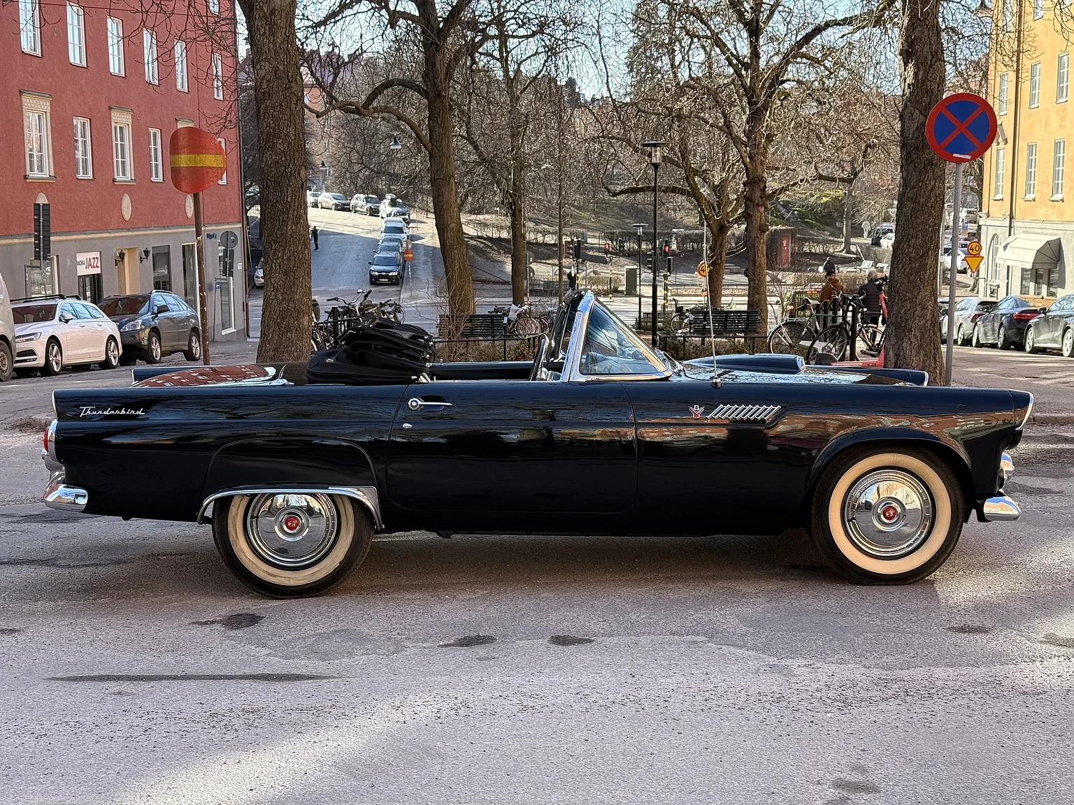 Exterior image of 1955 Ford Thunderbird (5)