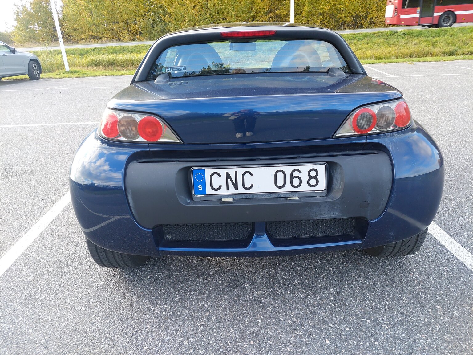 Exterior image of 2004 Smart Roadster