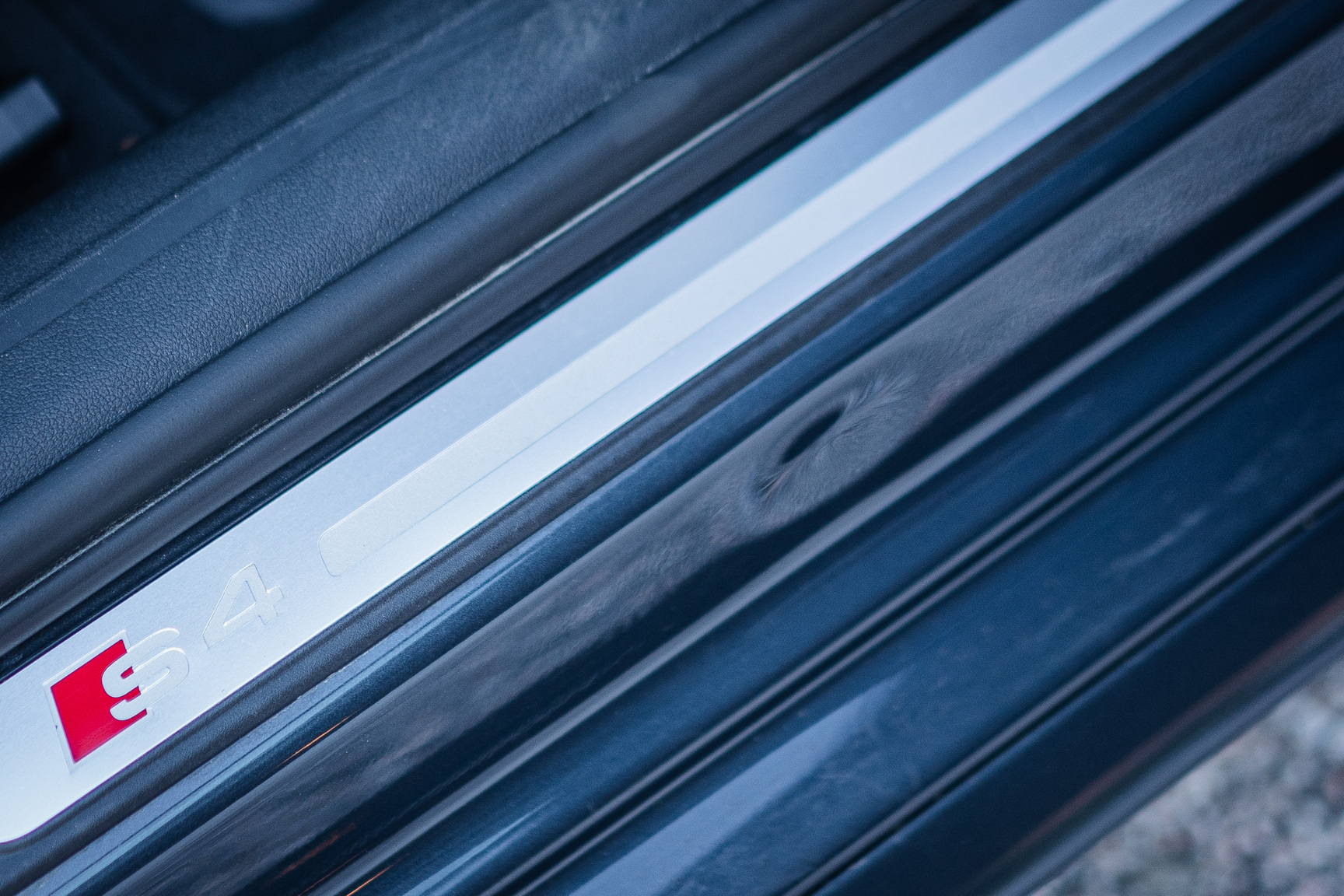 Interior image of 2011 Audi S4 (7)