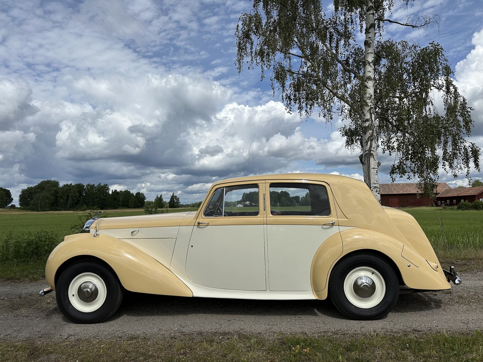 Exteriörbild på 1947 Bentley Mark IV Sport Saloon