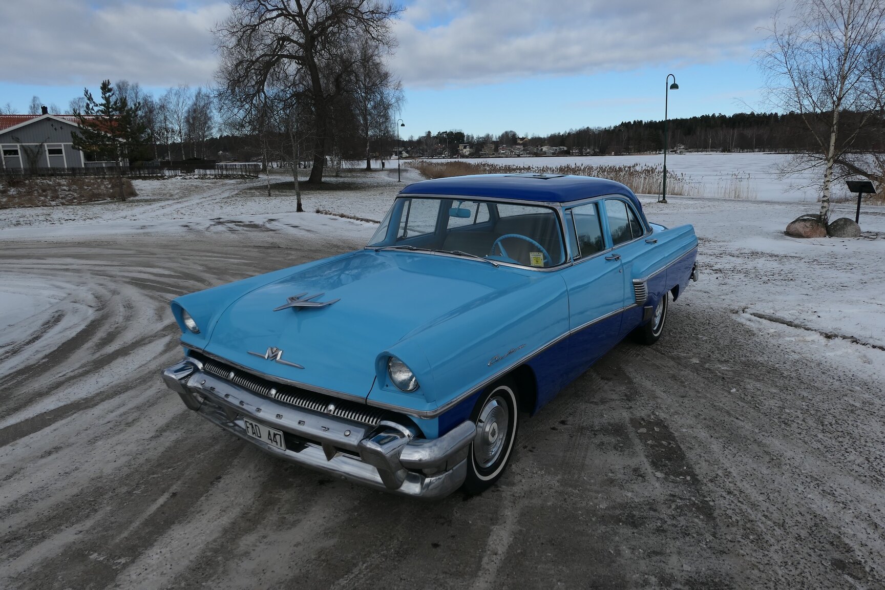 Exterior image of 1956 Mercury Custom 5.1 V8