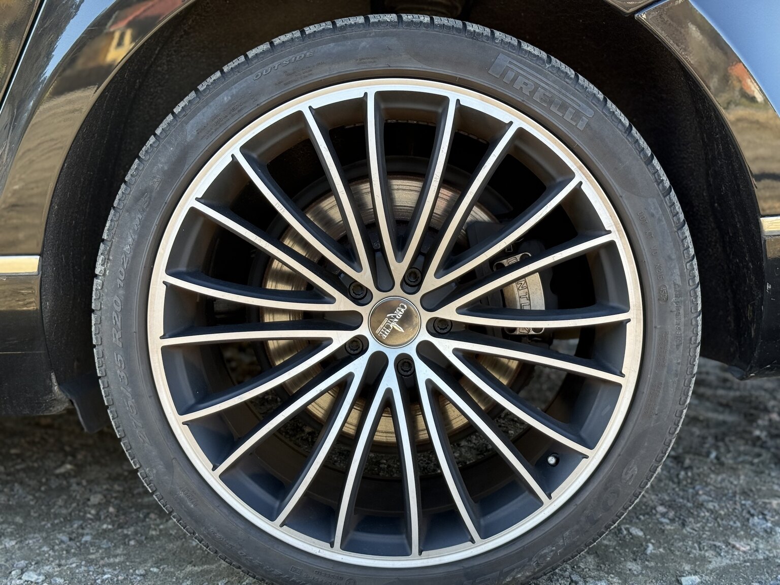 Exteriörbild på 2005 Bentley Flying Spur