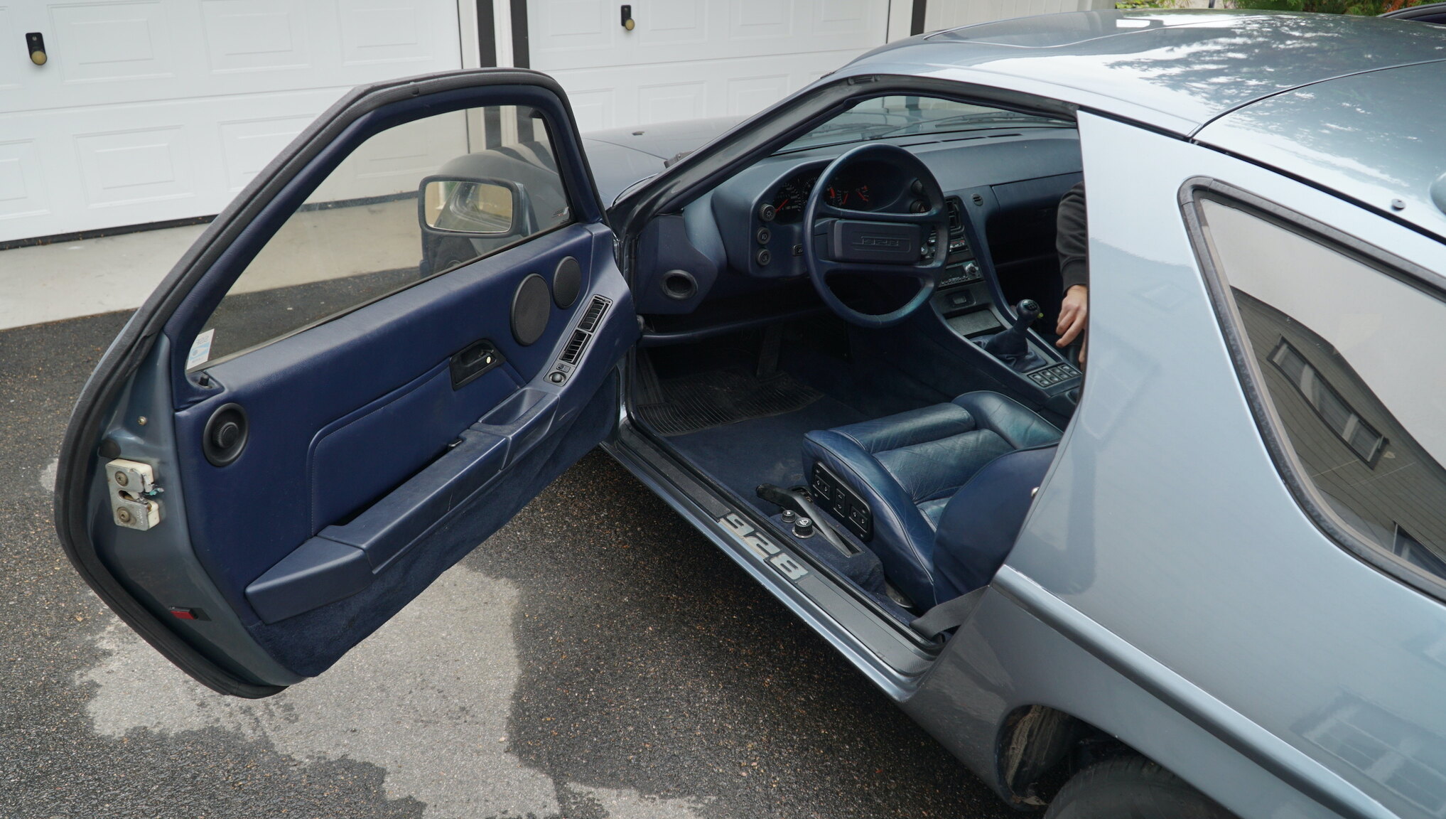 Exteriörbild på 1983 Porsche 928S (106)