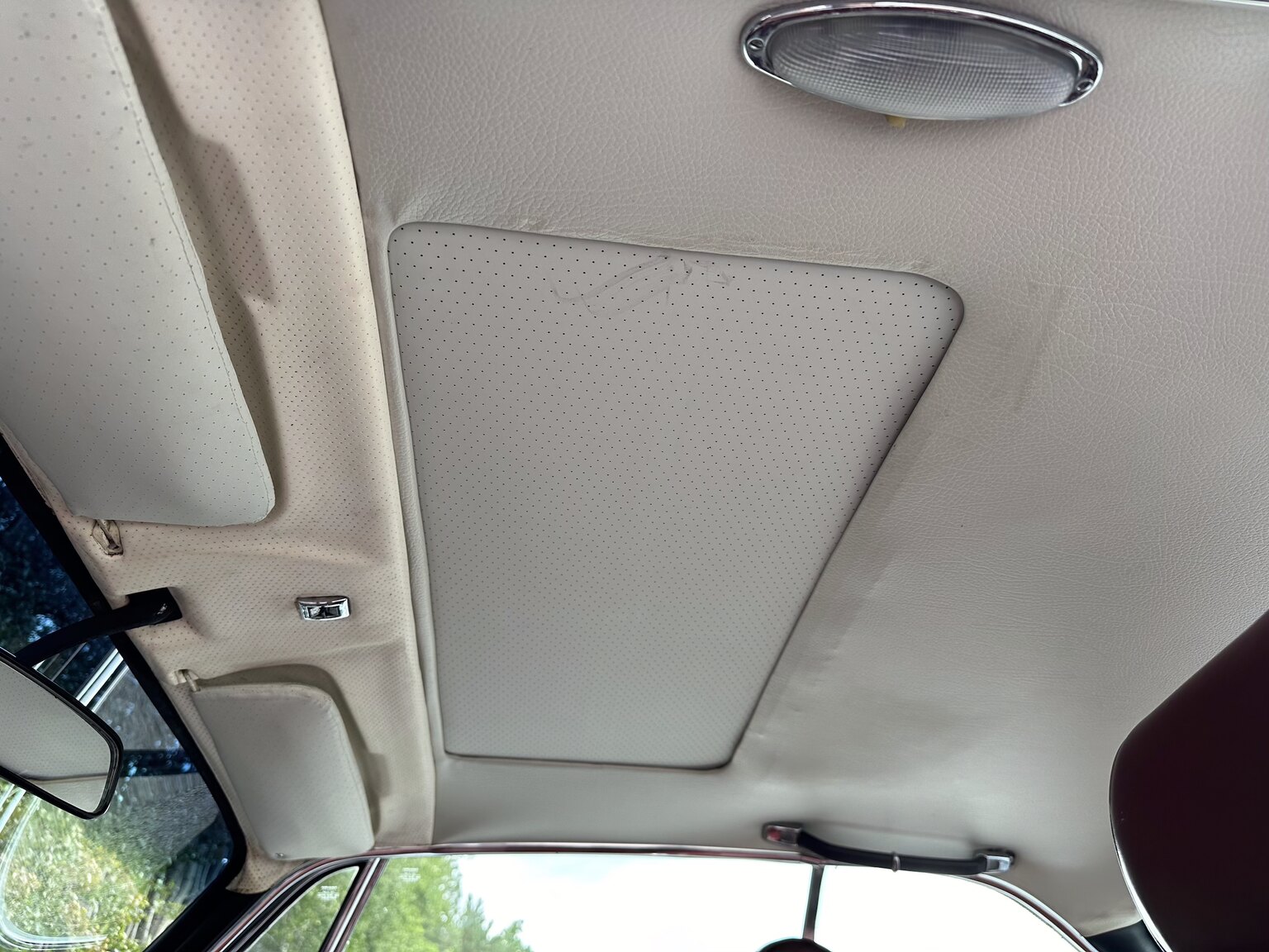Interior image of 1972 BMW 3,0 CSi 