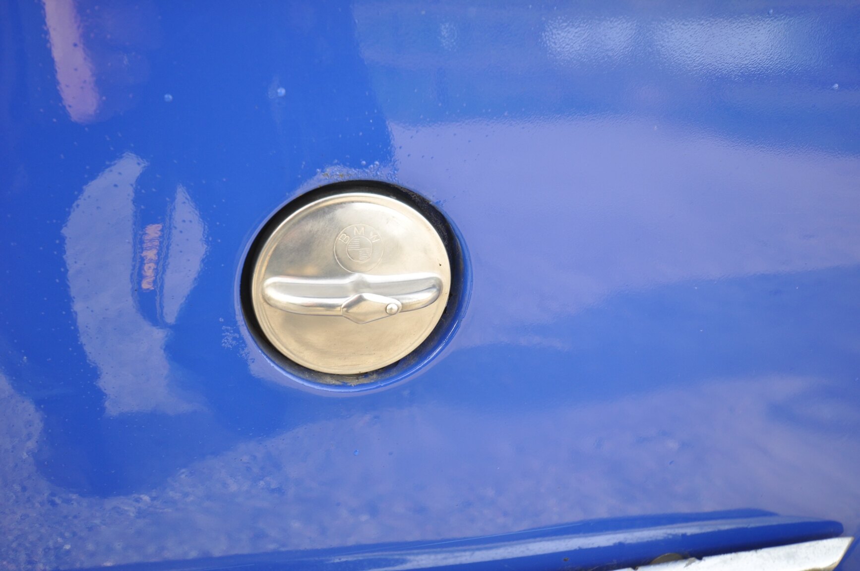 Exterior image of 1975 BMW 2002 Tii