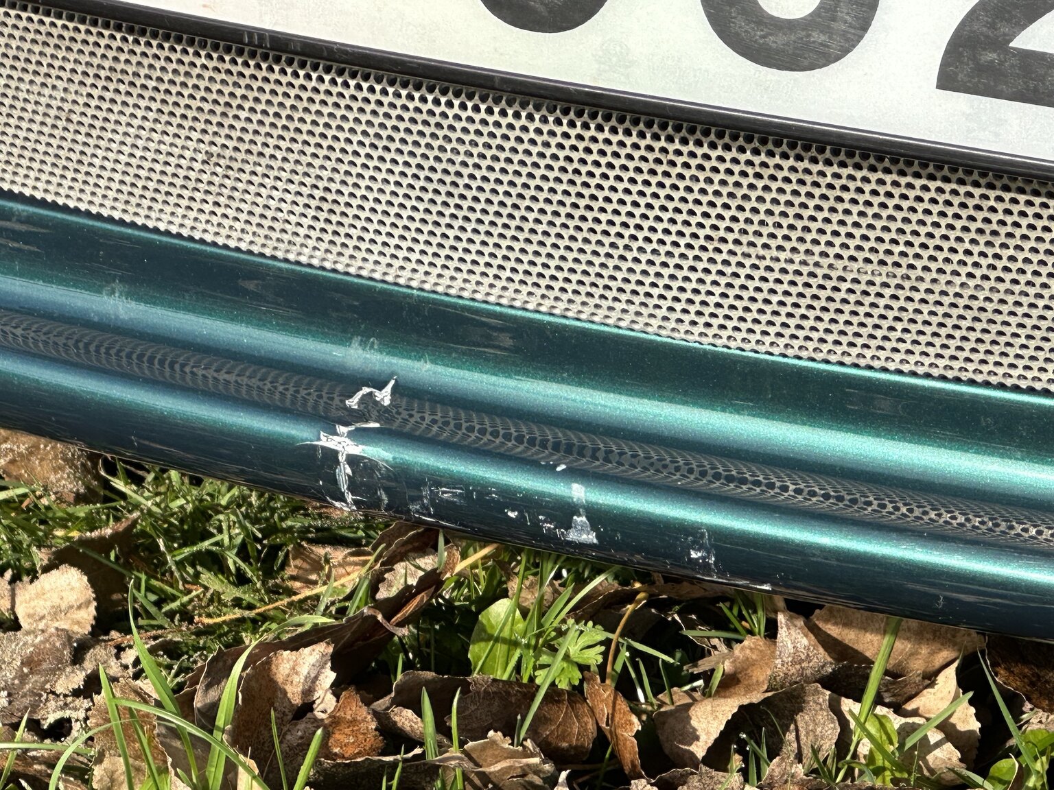 Exterior image of 1995 Mercedes-Benz SL 500 (41)