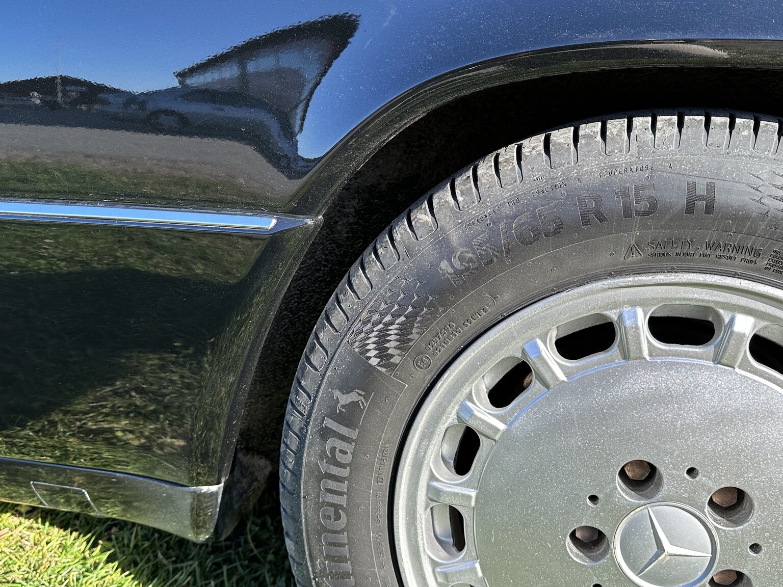 Exterior image of 1990 Mercedes-Benz 300 CE 24V