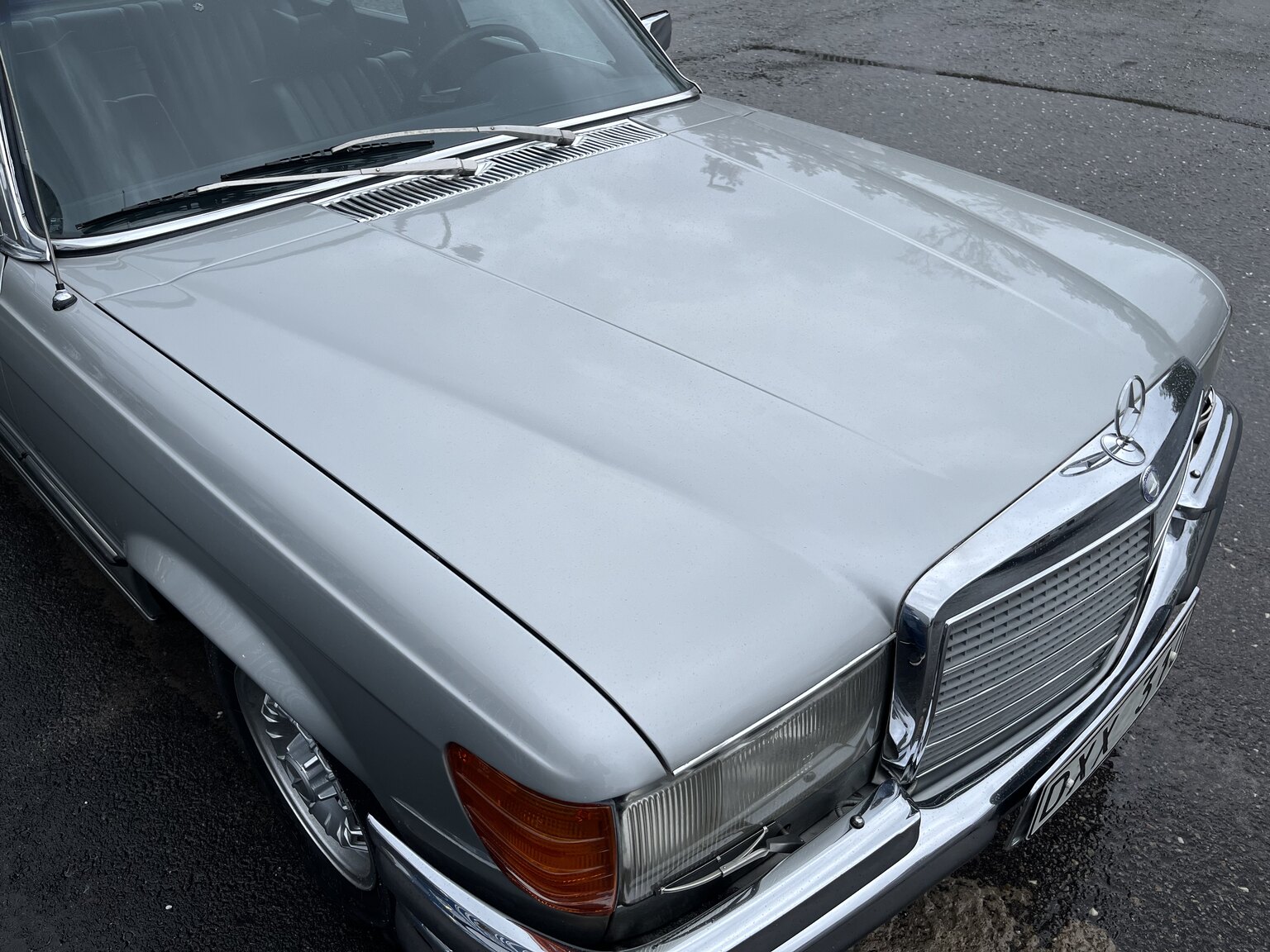 Exterior image of 1975 Mercedes-Benz 280 SE