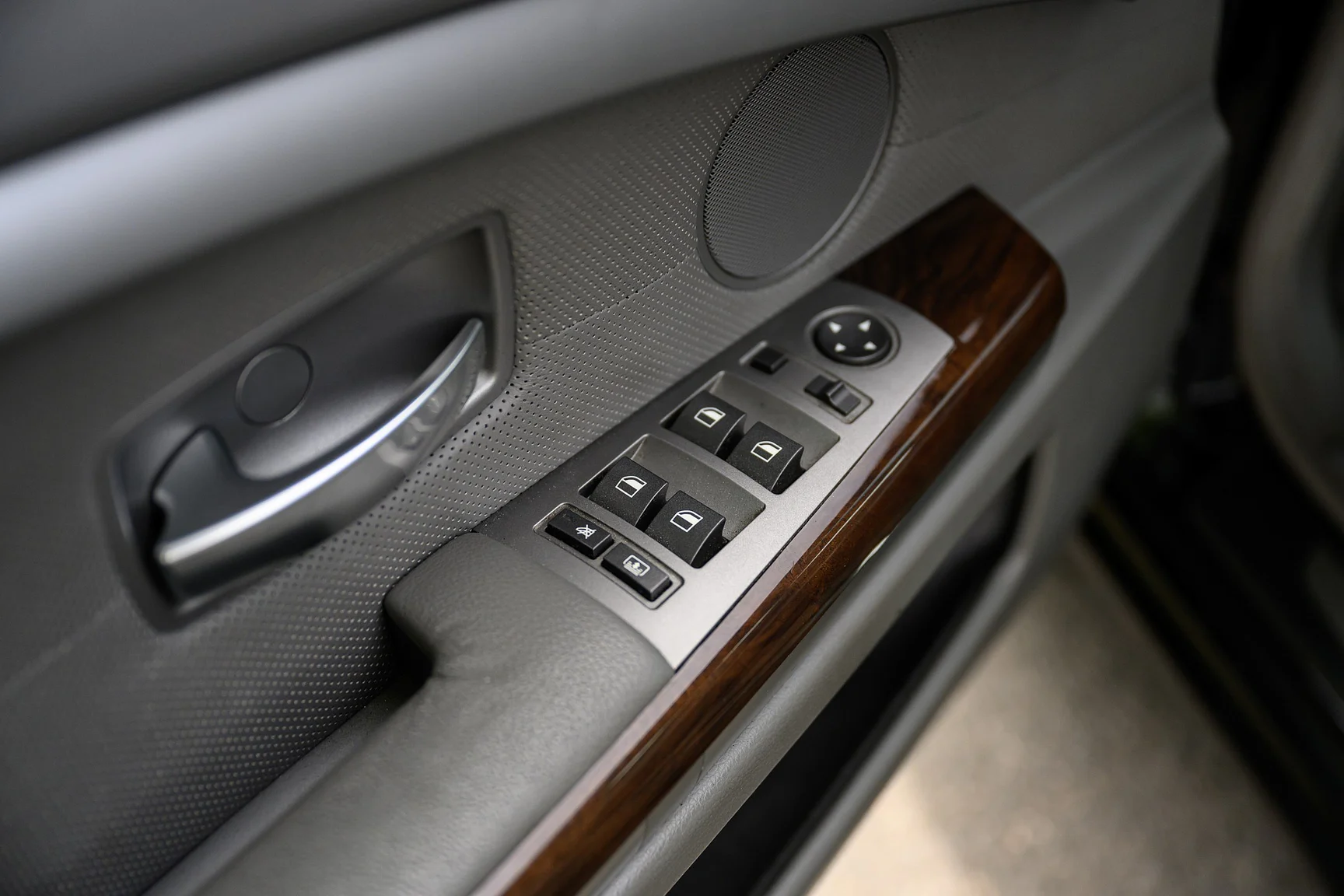 Innenraumfoto von 2001 BMW 745i (71)