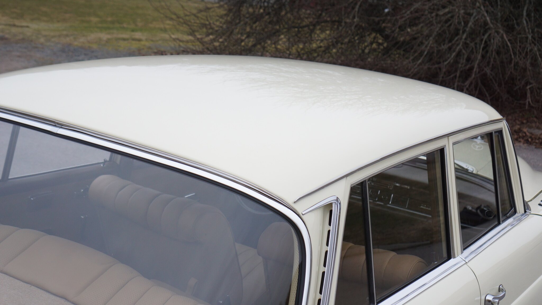 Exteriörbild på 1966 Mercedes-Benz 230 S