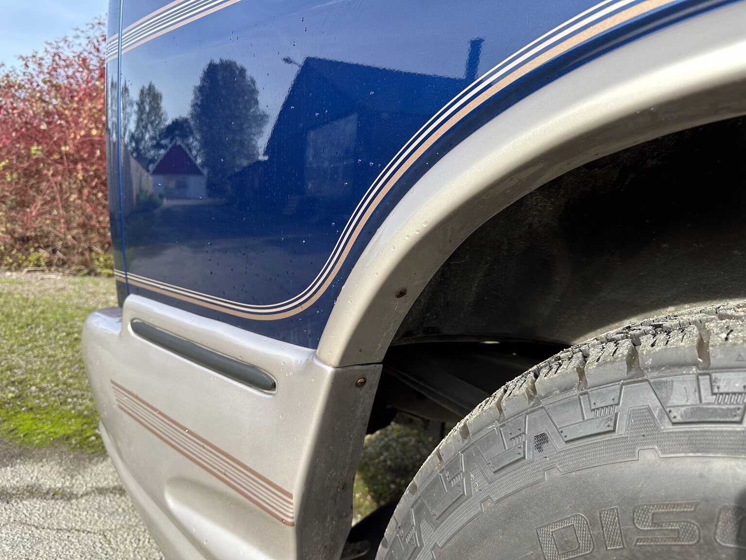 Exteriörbild på 2000 GMC Savana G1500 Conversion Van