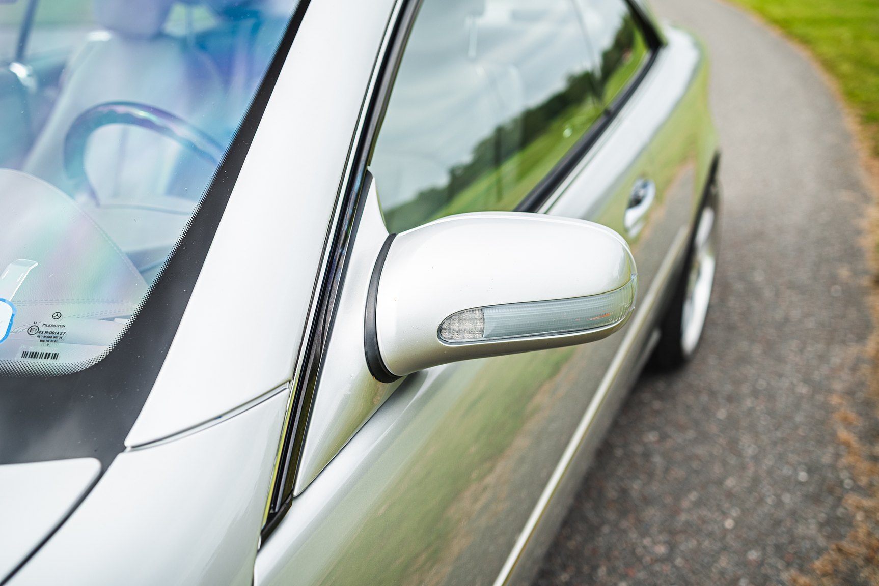 Exterior image of 2000 Mercedes-Benz CL 500