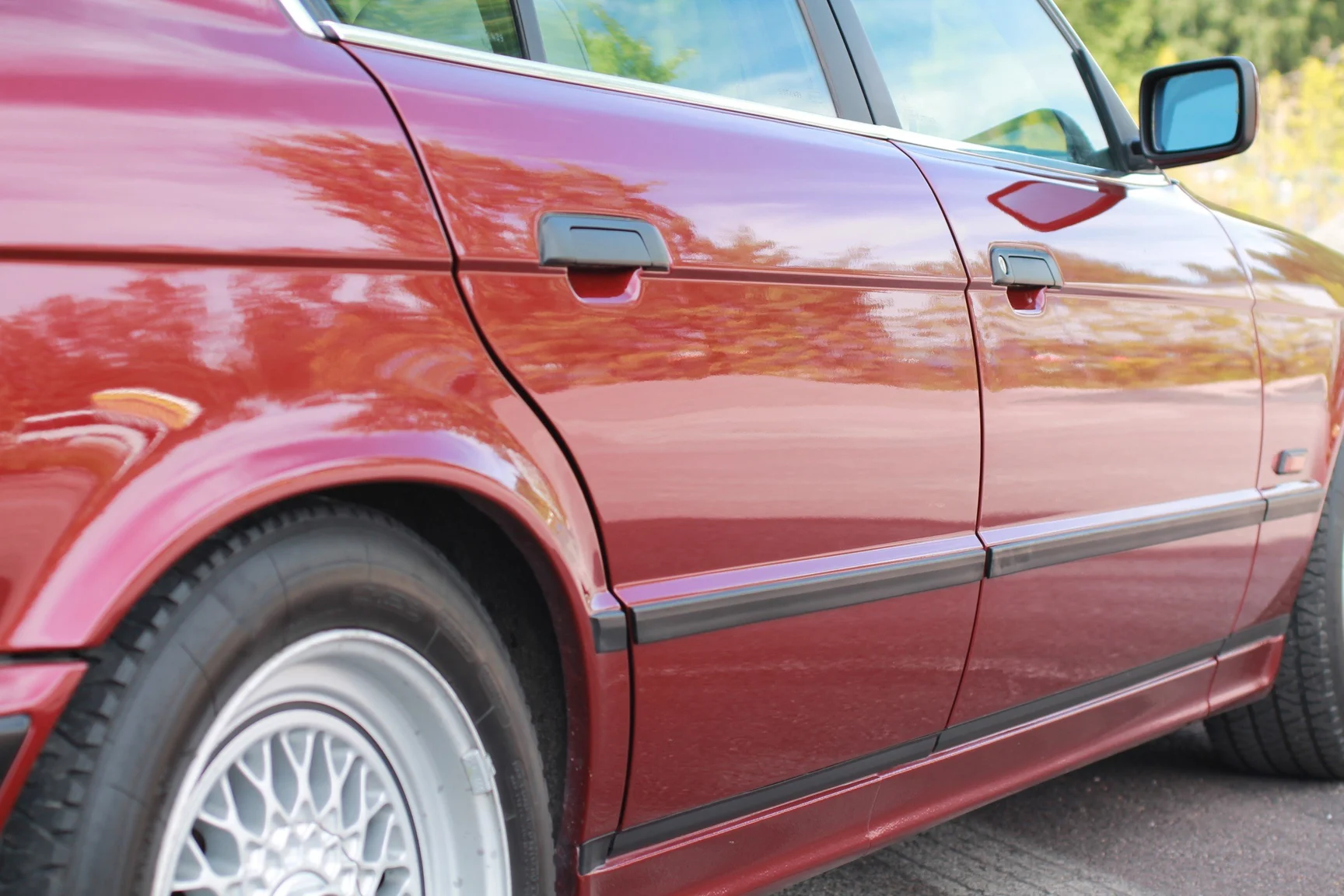 Exteriörbild på 1993 BMW 540i Sedan (58)
