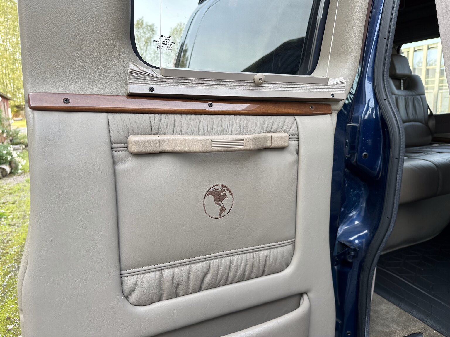 Interiörbild 2000 GMC Savana G1500 Conversion Van